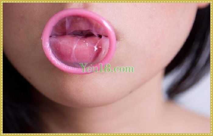 Cách đeo bao cao su bằng miệng để quan hệ oral sex