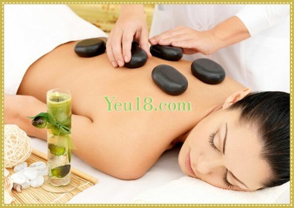 Massage body bằng đá nóng